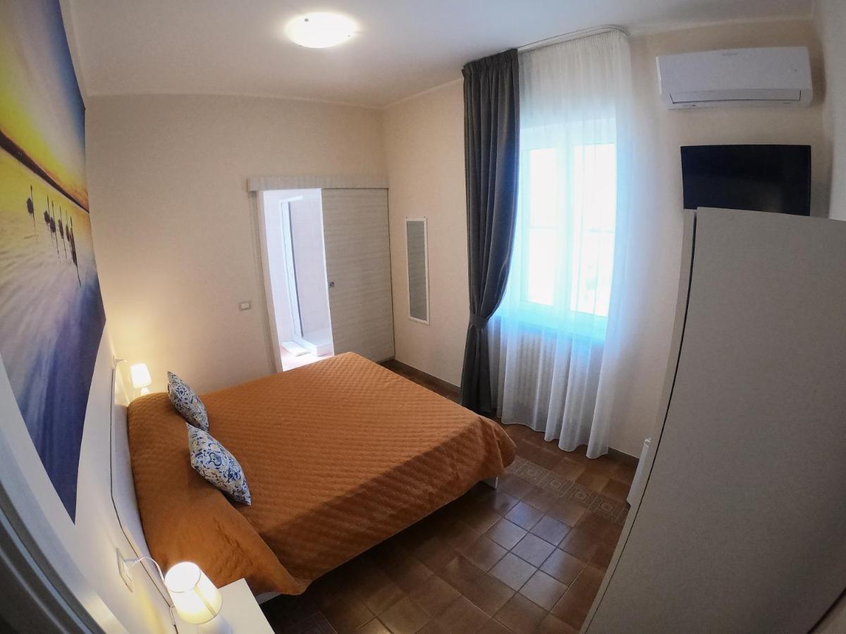 Le Stanze Di Ricci - Affittacamere Low Cost Lesina Exterior foto